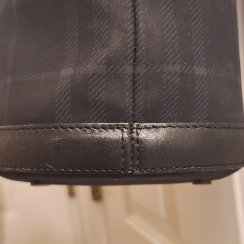 BURBERRY Bag London Bucket Bag Purse Black and Navy - Picture 11 of 14